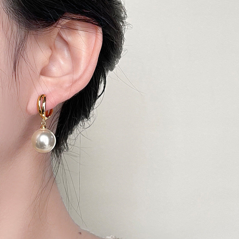 Beautiful Pearl Earring with Unique Style