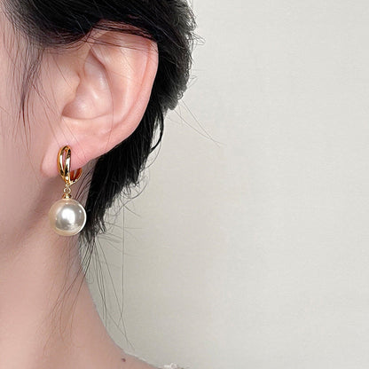 Beautiful Pearl Earring with Unique Style