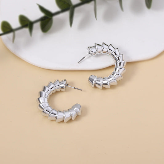 Classic Gold Earring with Timeless Appeal