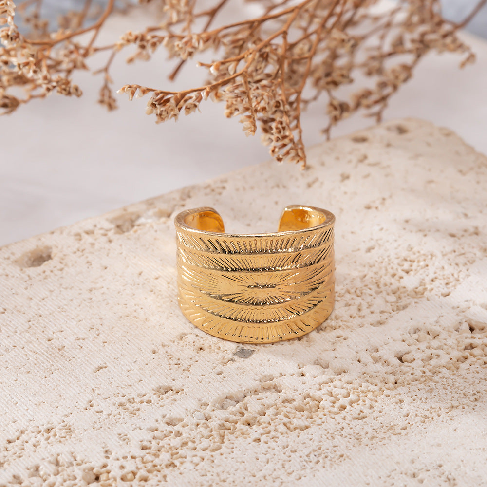 Beautiful Gold Bracelet with Unique Style