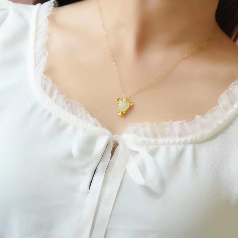 Elegant Gold Necklace for Every Occasion