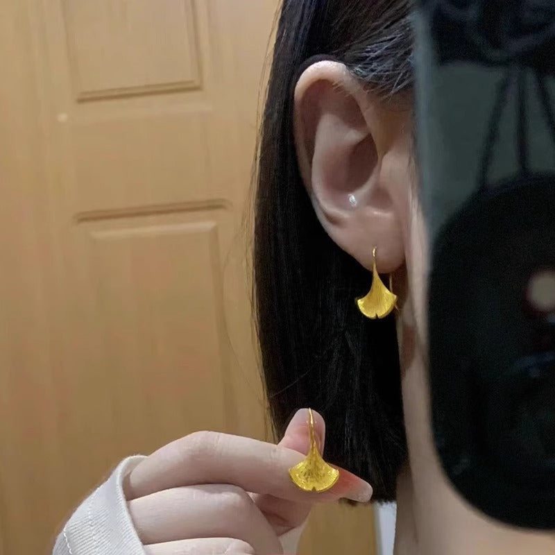 Classic Gold Earring with Timeless Appeal