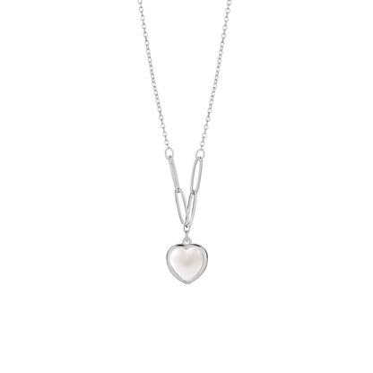 Classic Pearl Necklace with Timeless Appeal