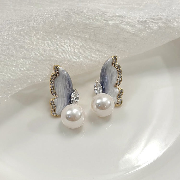 Beautiful Pearl Earring with Unique Style