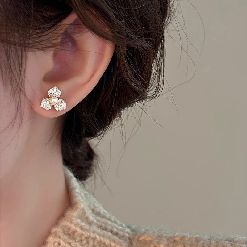 Romantic Pearl Earring for Special Moments
