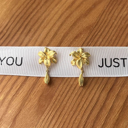 Romantic Gold Earring for Special Moments