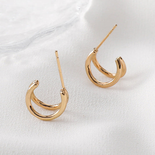 Charming Gold Earring for Any Occasion