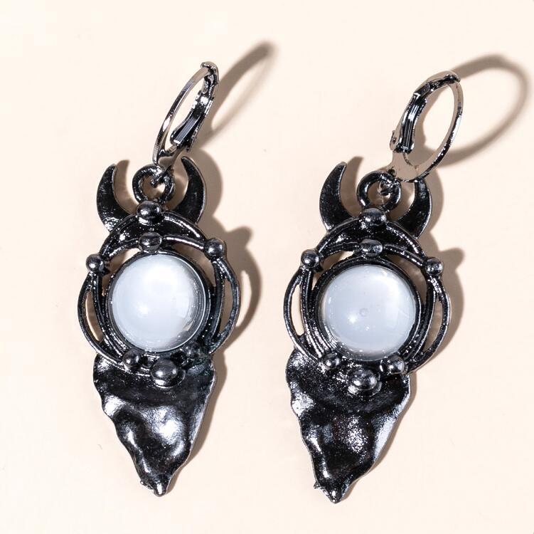 Classic Pearl Earring with Timeless Appeal