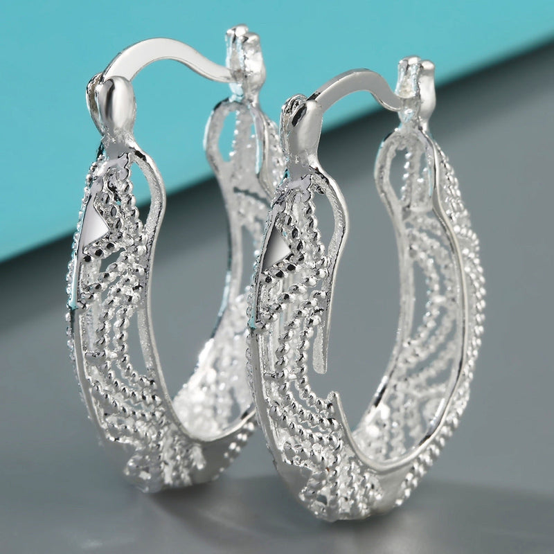 Charming Gold Earring for Any Occasion