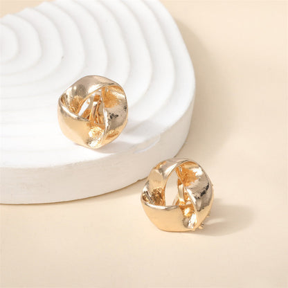 Classic Gold Earring with Timeless Appeal