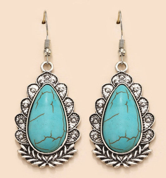 Charming Silver Earring for Any Occasion