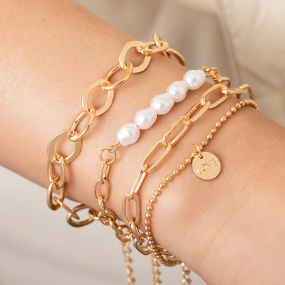 Classic Gold Bracelet with Timeless Appeal