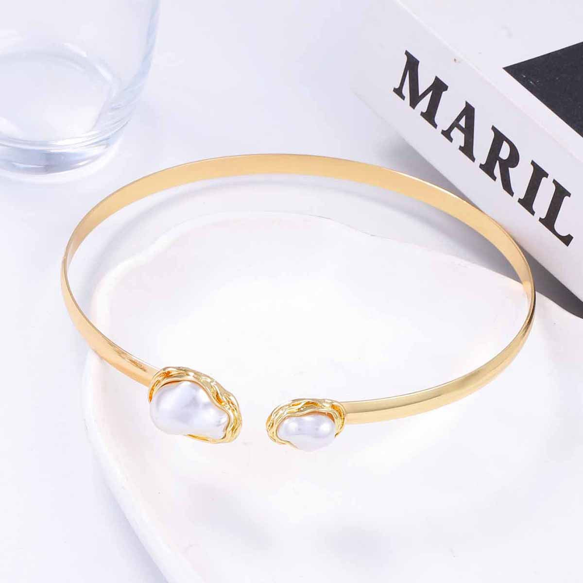 Classic Pearl Bracelet with Timeless Appeal