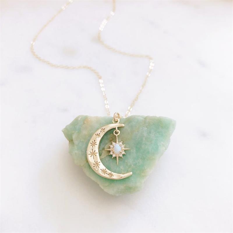 Beautiful Gold Necklace with Unique Style