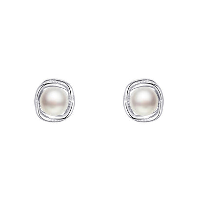 Classic Pearl Earring with Timeless Appeal