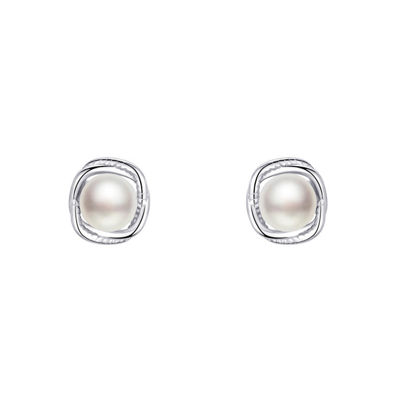 Classic Pearl Earring with Timeless Appeal