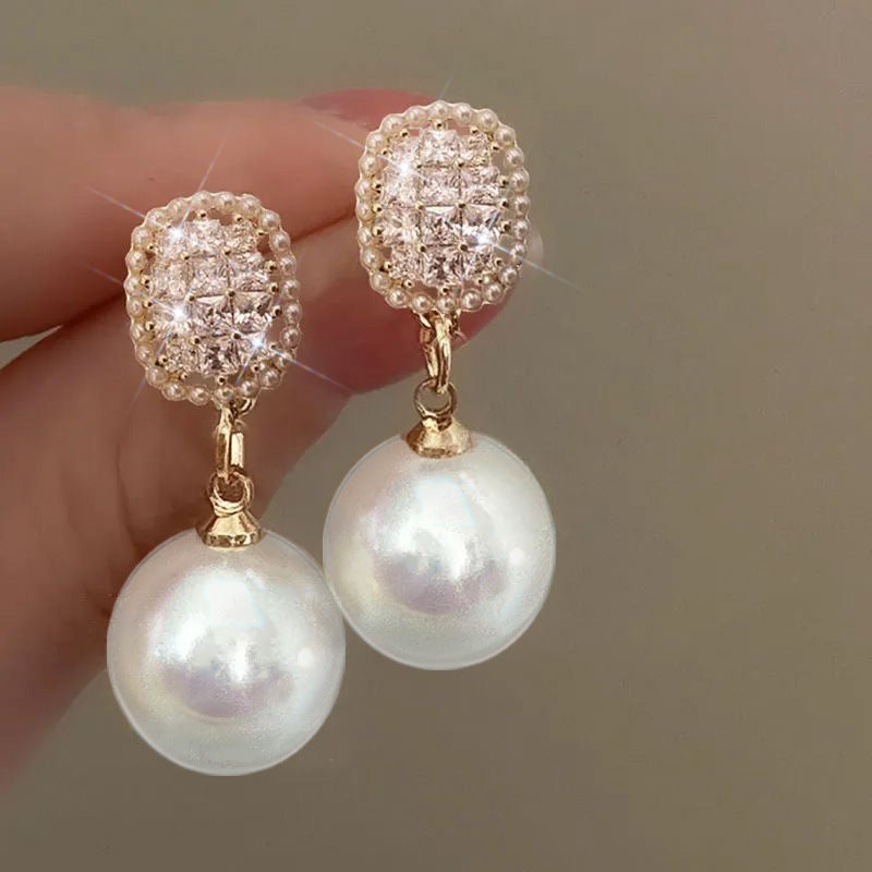 Beautiful Pearl Earring with Unique Style
