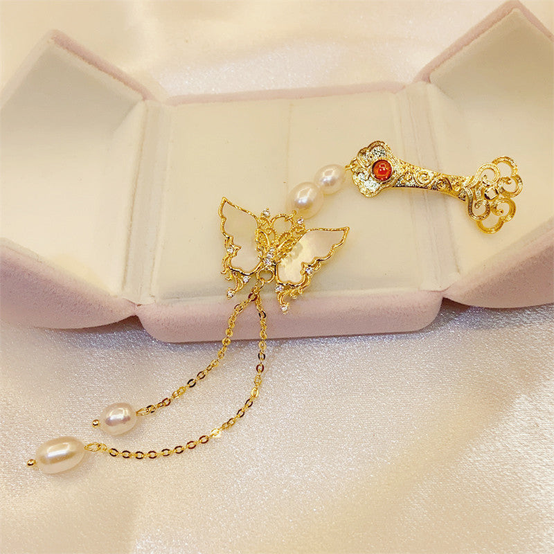Classic Pearl Pendant with Timeless Appeal