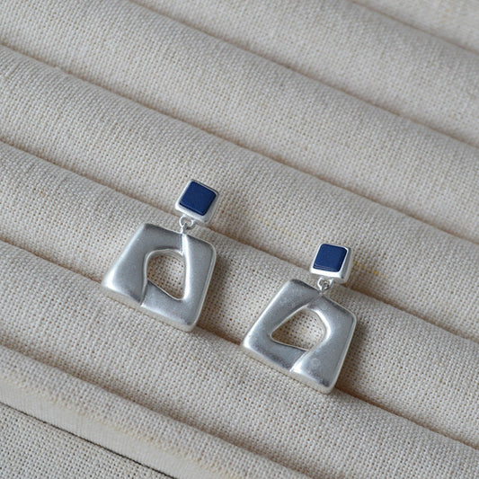 Charming Silver Earring for Any Occasion