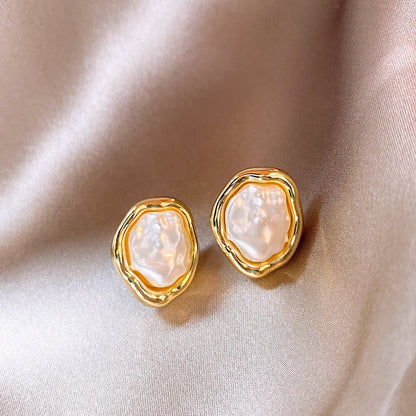 Stunning Pearl Earring for Daily Wear