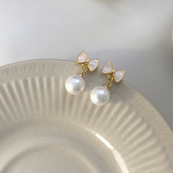 Beautiful Pearl Earring with Unique Style