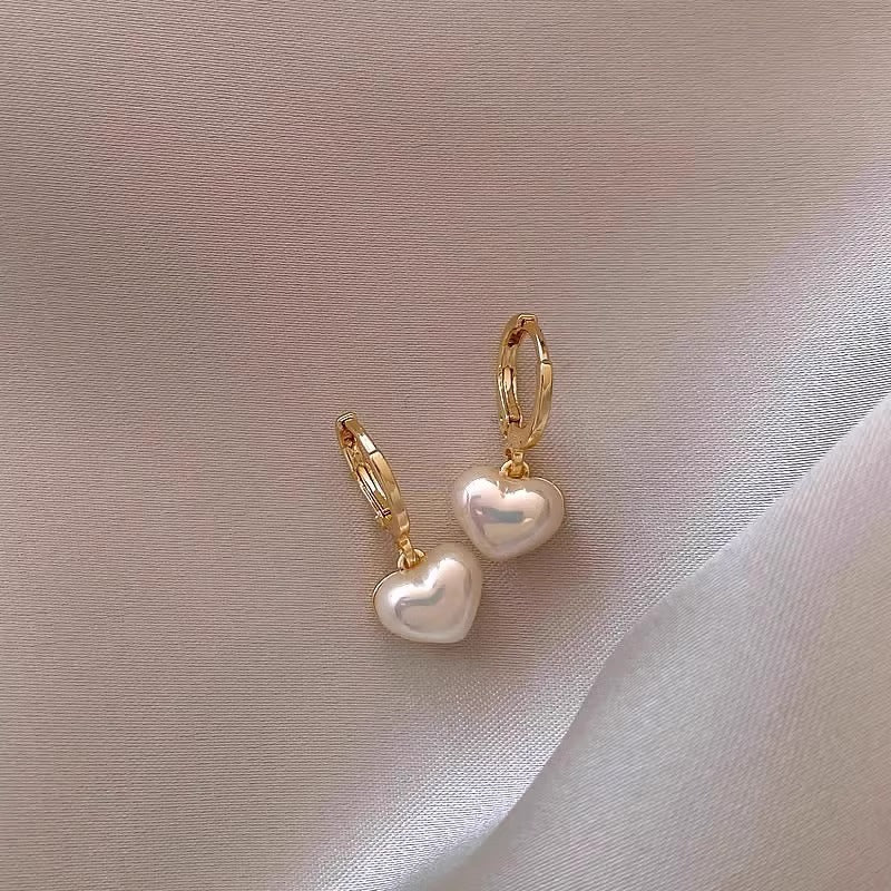Classic Pearl Earring with Timeless Appeal