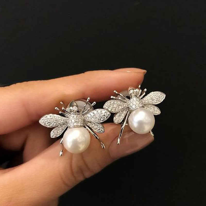 Romantic Pearl Earring for Special Moments