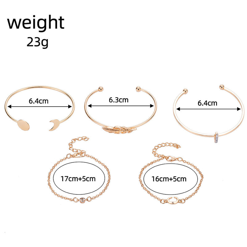 Romantic Gold Bracelet for Special Moments