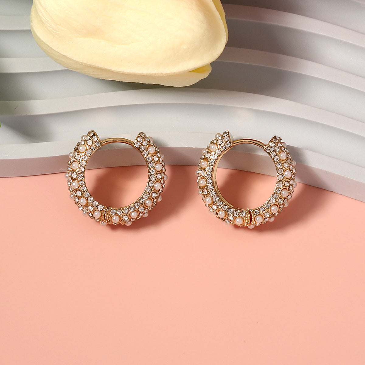 Classic Pearl Ring with Timeless Appeal