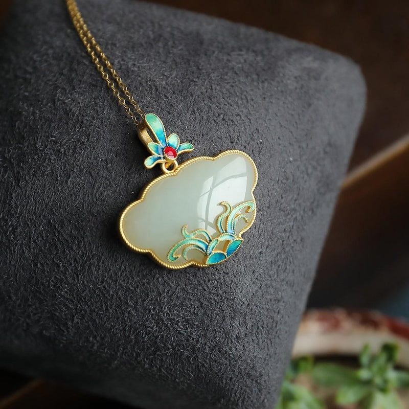 Beautiful Gold Necklace with Unique Style