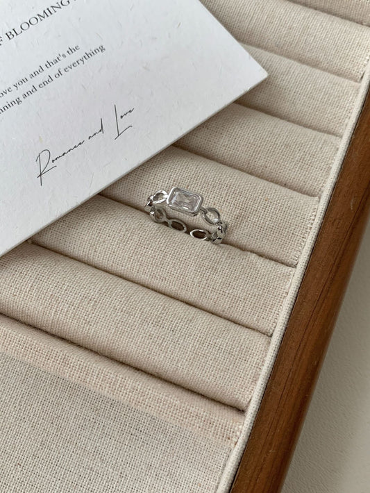 Charming Piece for Any Occasion