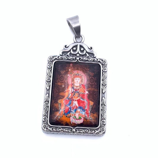Charming Pendant for Any Occasion