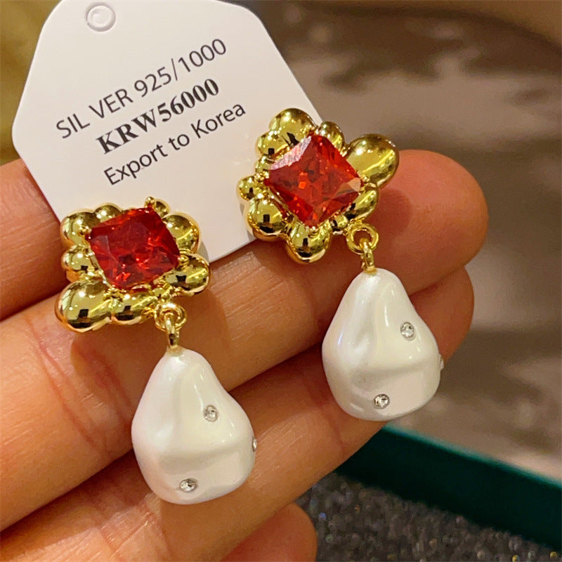 Beautiful Pearl Earring with Unique Style