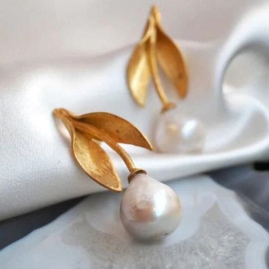 Romantic Gold Earring for Special Moments