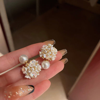 Classic Pearl Earring with Timeless Appeal