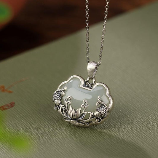 Classic Silver Necklace with Timeless Appeal