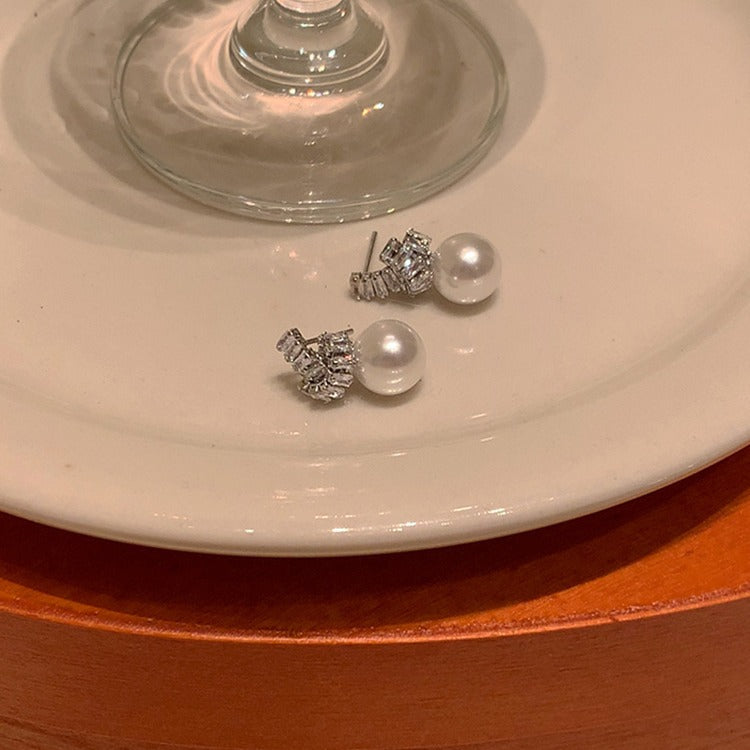 Classic Pearl Earring with Timeless Appeal