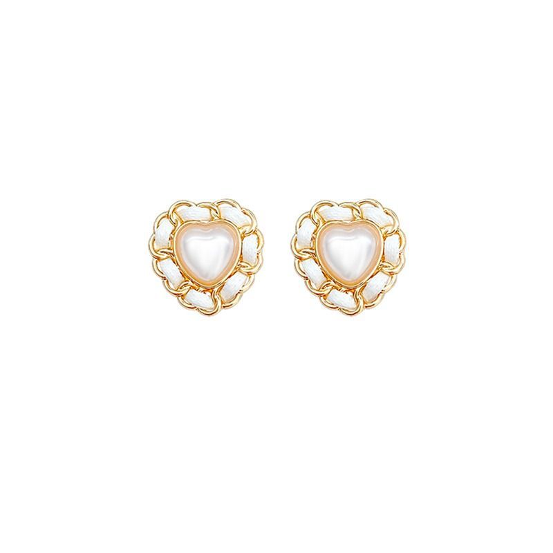 Beautiful Pearl Earring with Unique Style