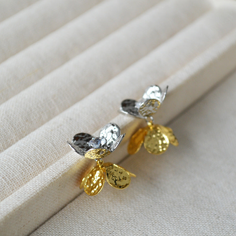 Stunning Gold Earring for Daily Wear