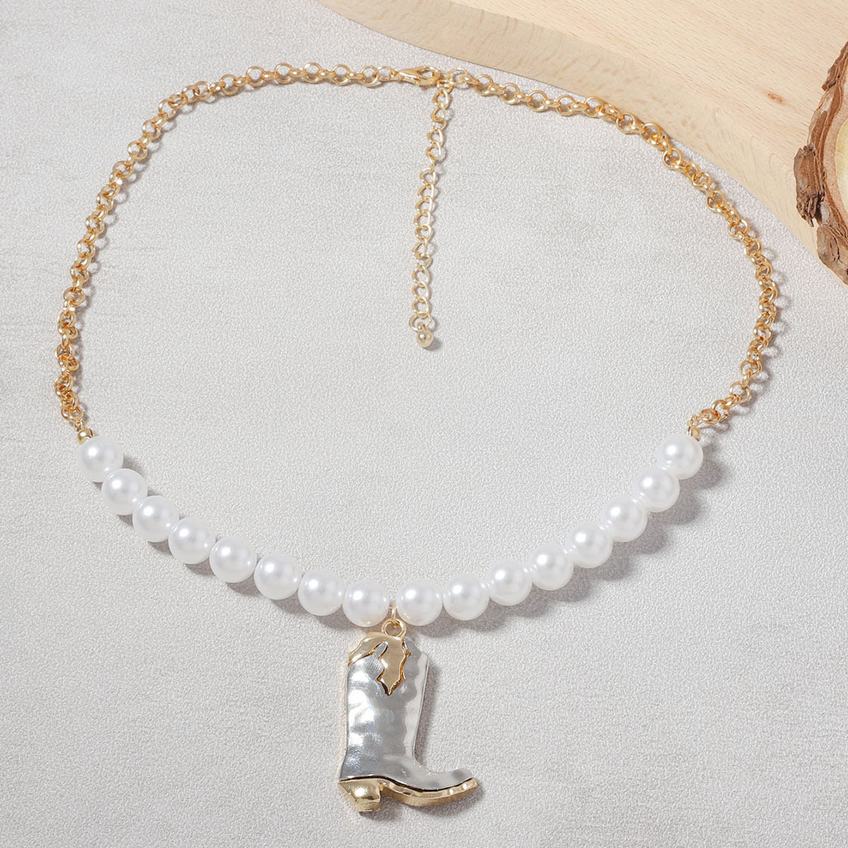 Romantic Pearl Necklace for Special Moments