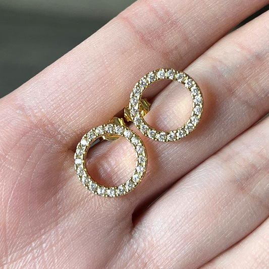 Charming Earring for Any Occasion