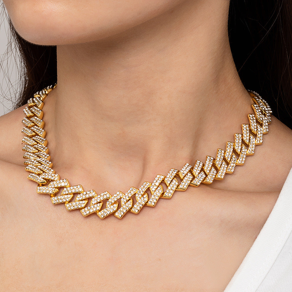 Elegant Gold Necklace for Every Occasion