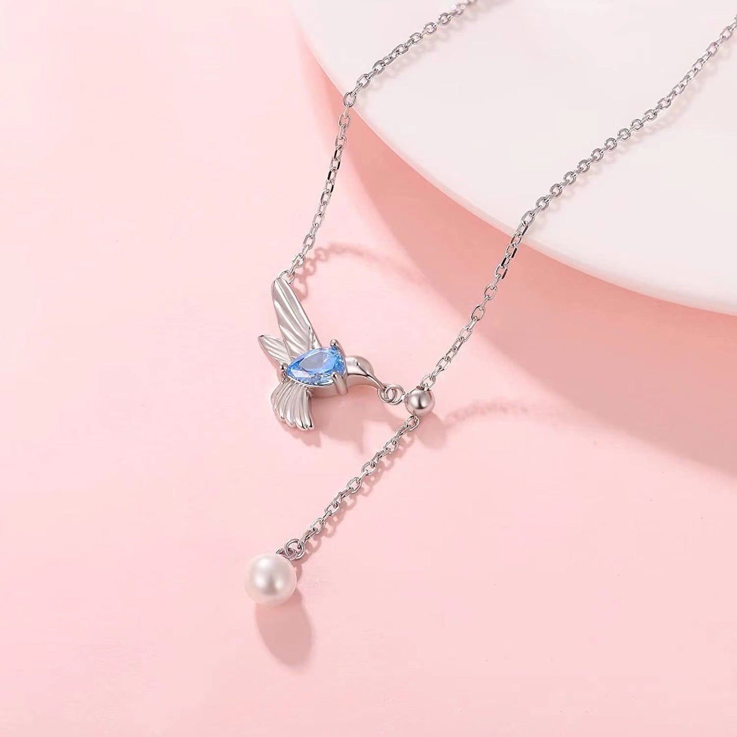Beautiful Pearl Necklace with Unique Style