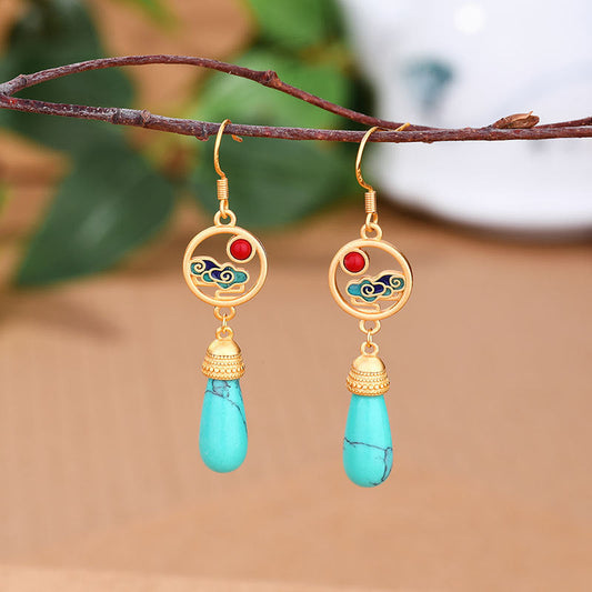 Charming Gold Earring for Any Occasion