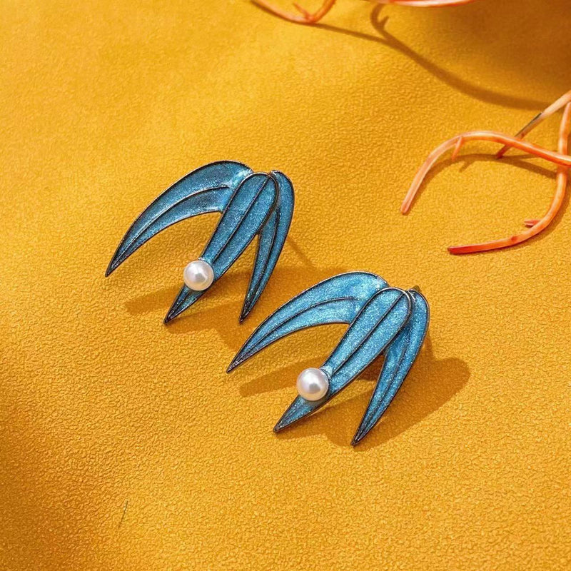 Beautiful Gold Earring with Unique Style