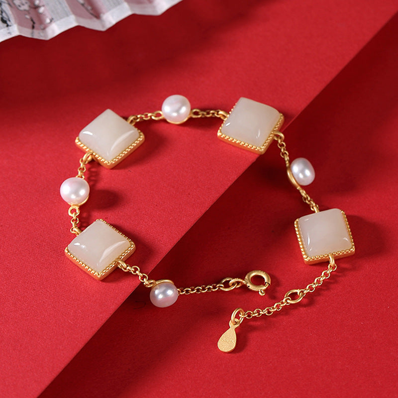 Charming Gold Bracelet for Any Occasion