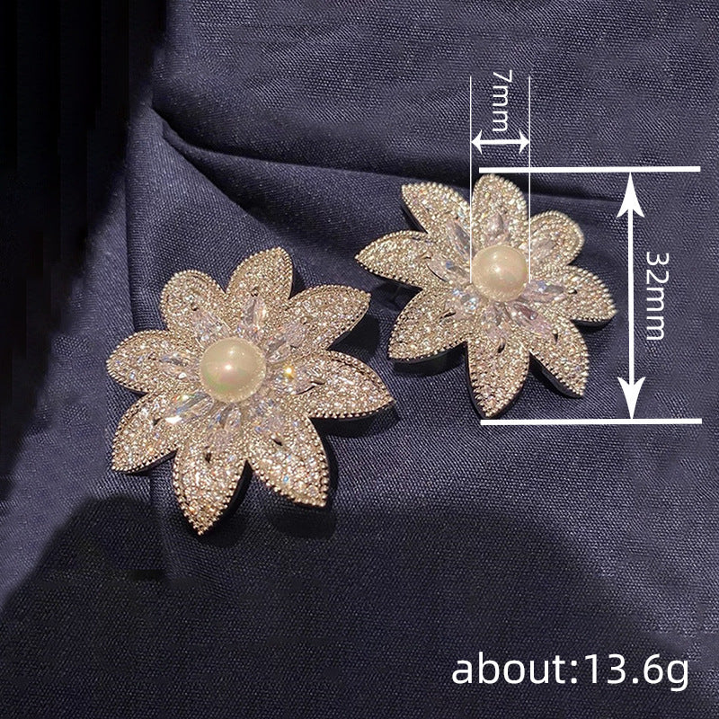 Beautiful Pearl Earring with Unique Style