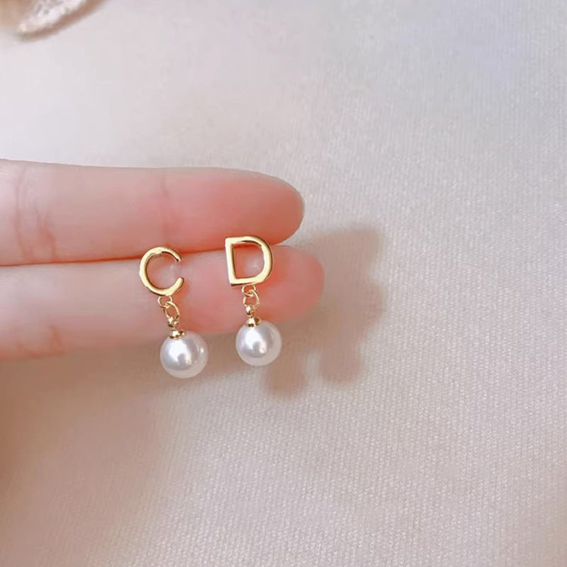Classic Pearl Earring with Timeless Appeal