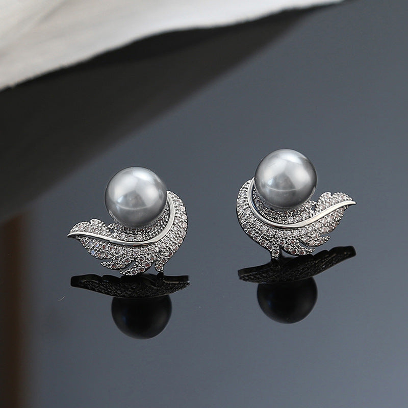 Classic Pearl Earring with Timeless Appeal