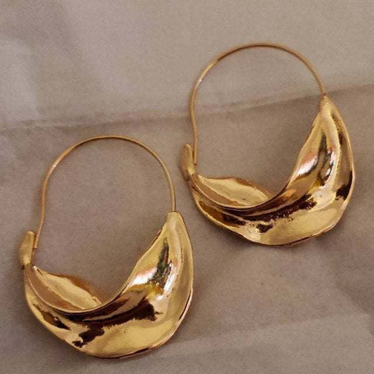 Charming Gold Earring for Any Occasion